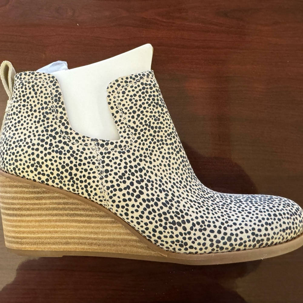 Tom’s Kallie Booties